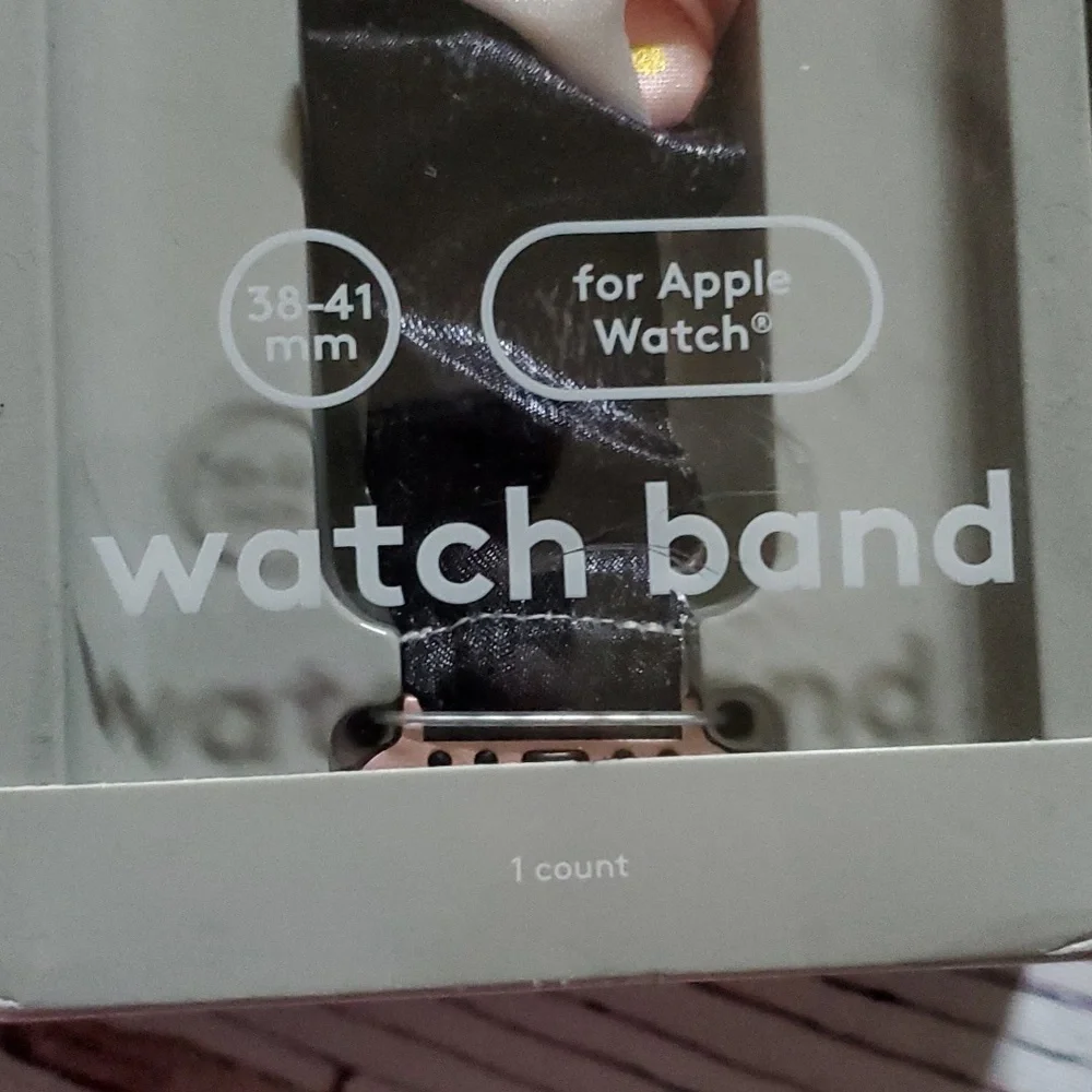🆕️ HEYDAY APPLE WATCH BAND 38-41 MM .
